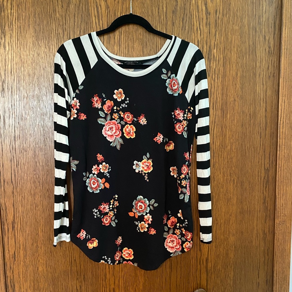 Baseball style top